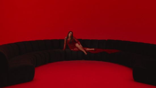 Nelly Furtado се завърна с чисто новия ѝ сингъл "Love Bites"