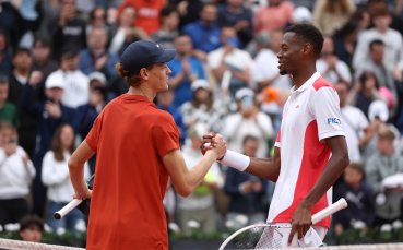 Синер не срещна трудности с двуметров американец на 