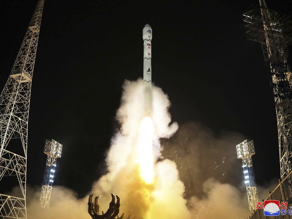 Северна Корея изстреля неидентифицирана ракета с южна траектория край западното