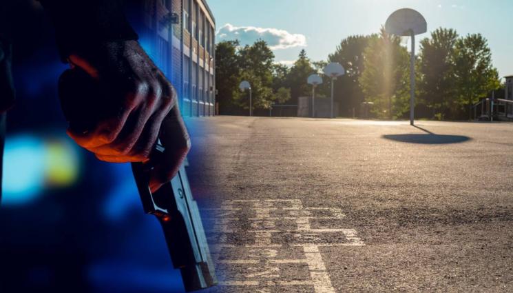 пистолет - КАТО В ДИВИЯ ЗАПАД: Мъж развъртя патлака на площад!