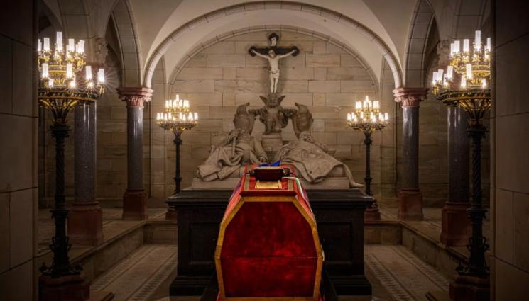 Фердинанд - ПОСЛЕДНА ПОЧИТ: Град Кобург се прости с тленните останки на цар Фердинанд I (СНИМКИ)