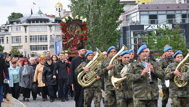 чудеса и вяра - ЧУДЕСА И ВЯРА: Рибната Богородица тръгва на шествие