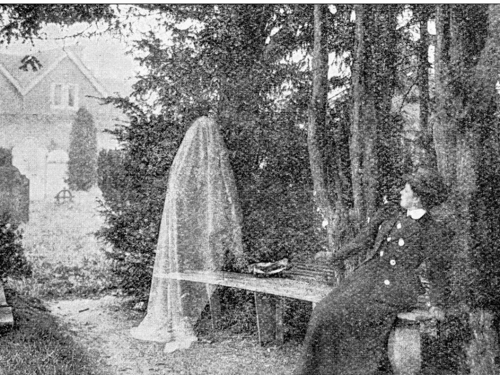 Феноменът на фотографията на духове заснемане на изображения които подсказват