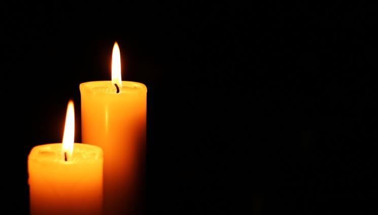 траур свещи - IN MEMORIAM: Родна актриса и водеща потъна в траур! (СНИМКА)