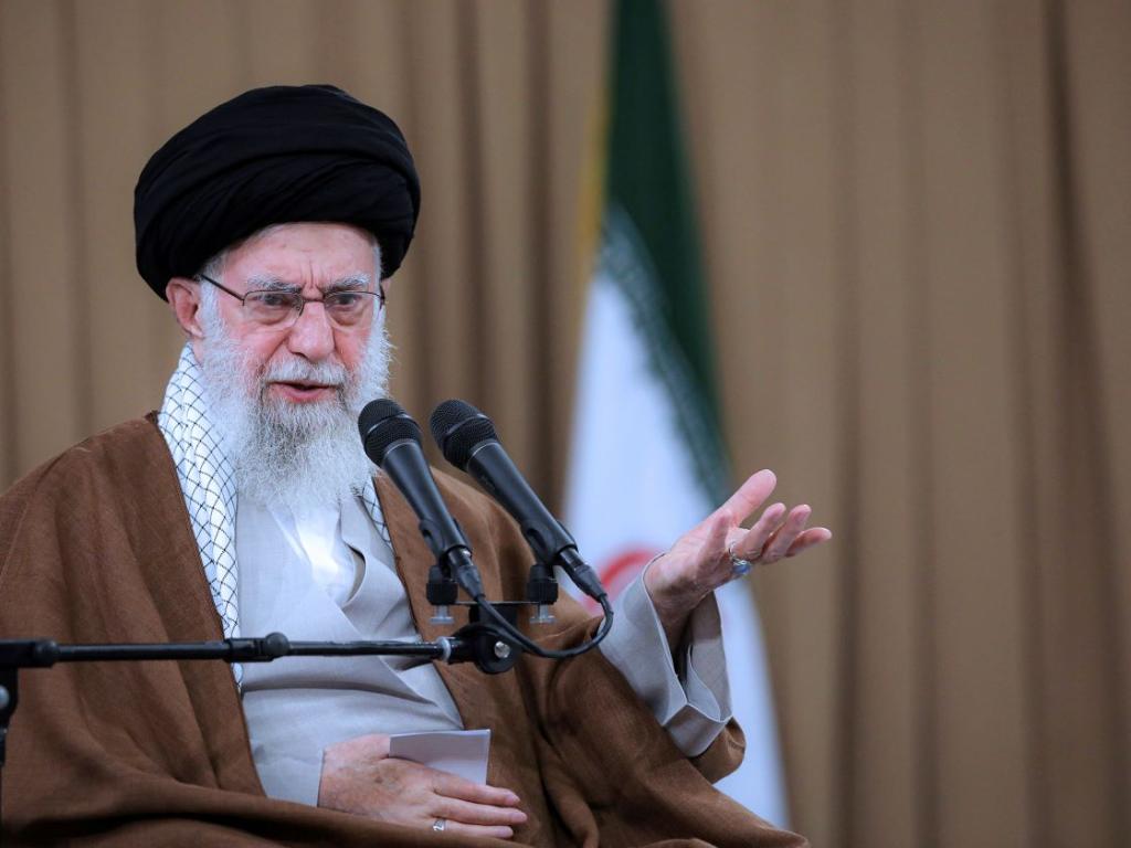Иранският върховен лидер аятолах Али Хаменей днес се срещна със