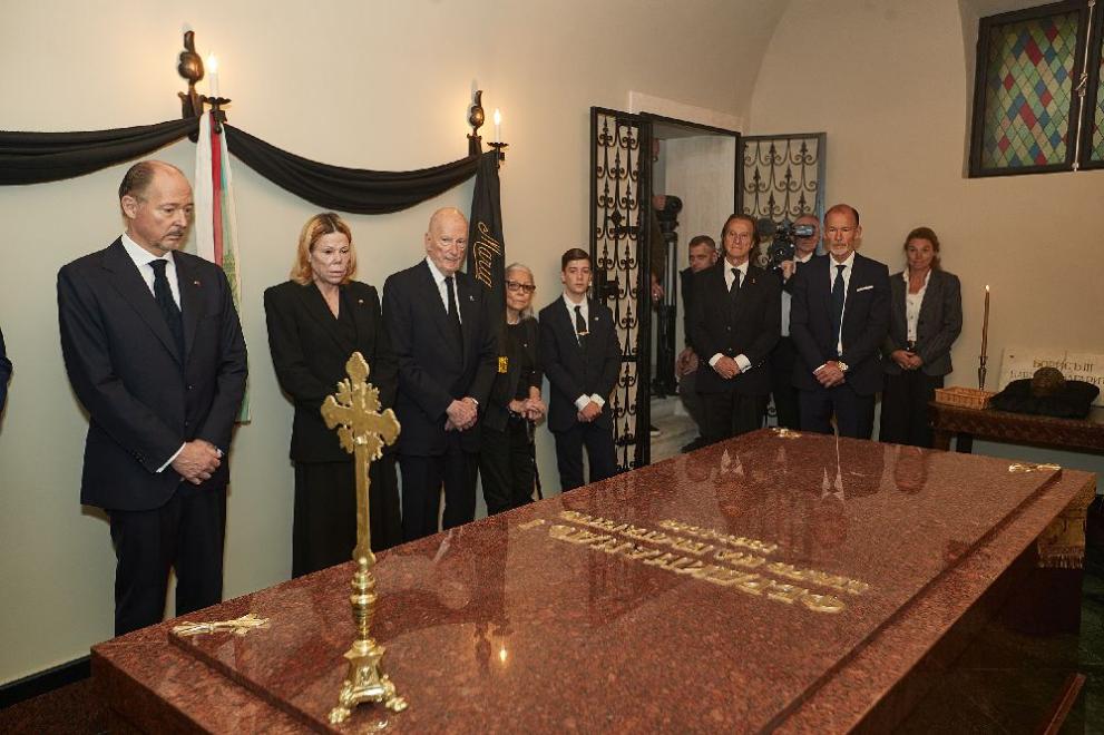 Тленните останки на цар Фердинанд бяха положени в криптата на