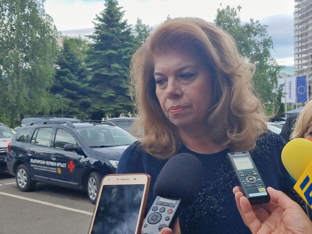 За мен най чистият вариант е да бъде извикан министърът на