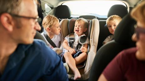 деца в кола