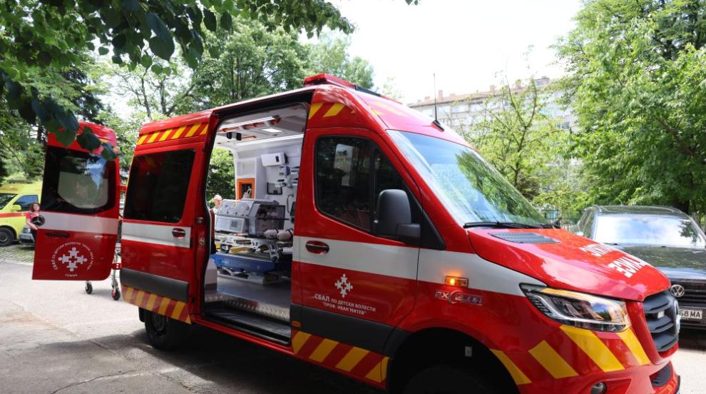 Детската болница в София с нова линейка за 1 юни (СНИМКИ)