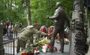 В Русия издигнаха паметник на покойния лидер на 