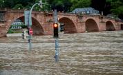Воден ад в Германия: Хиляди са евакуирани, валежите не спират