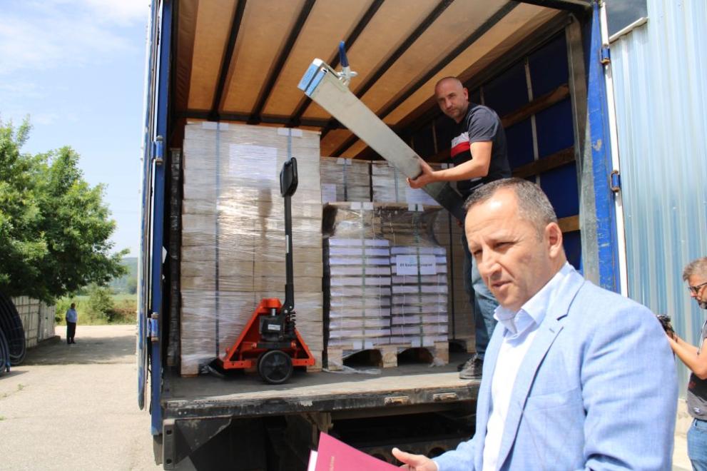 Бюлетините за изборите две в едно на 9 юни пристигнаха