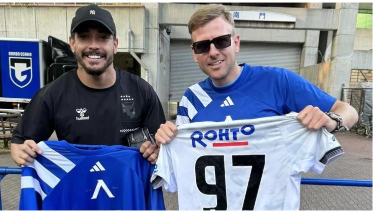 Уелтън - Фенове на Левски отидоха до Япония и... зарадваха звездата Уелтън с новия екип на