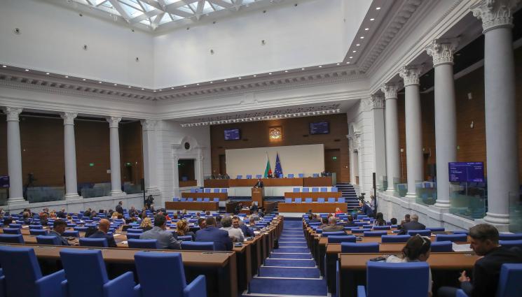 парламент - Как се разпределят мандатите в 50-ото Народно събрание според агенция „Тренд”