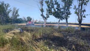 Пожар е пламнал в близост до гробищния парк на Ямбол