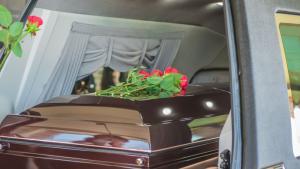 За малко не погребаха жива жена 74 годишната пенсионерка живеела