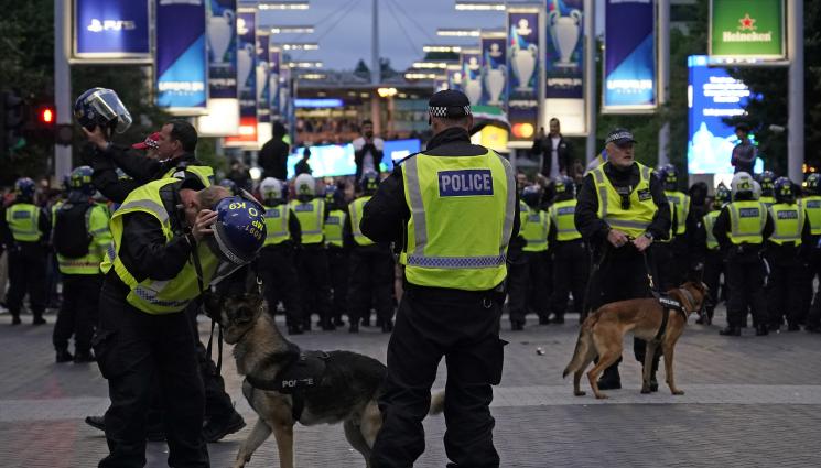 охрана Уембли - Обвиниха в нападение на