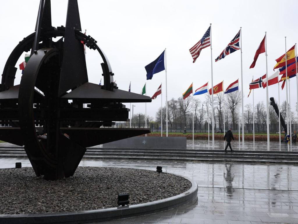 НАТО разработва многобройни сухопътни коридори включително през България по които