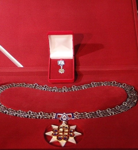 Златен век с огърлие