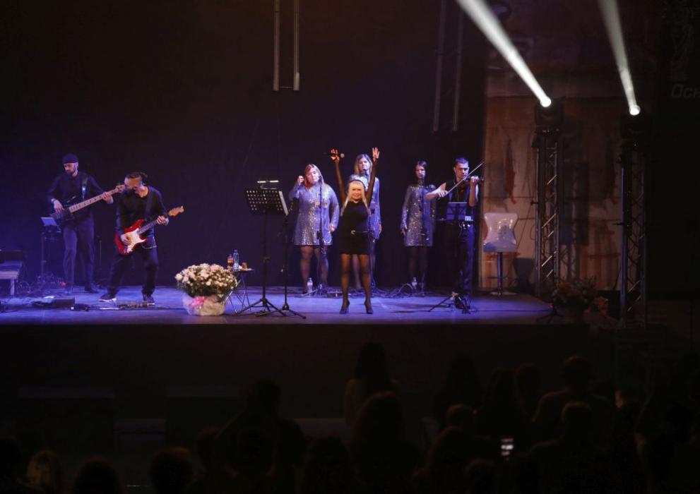 Русенци върнаха с аплодисменти Лили Иванова за два биса на