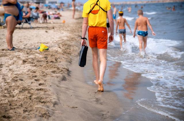 Над 2 хиляди лева чисто вземат спасителите на плажовете във