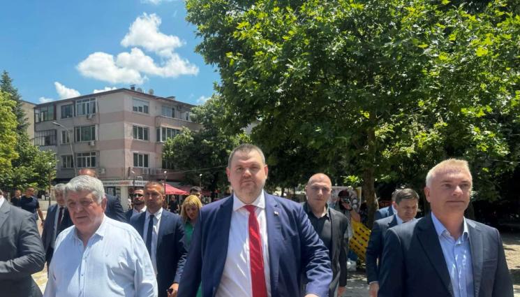 Делян Пеевски - Делян Пеевски, председател на ДПС, посети Търговище