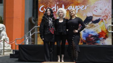 Cyndi Lauper остави отпечатъците си в Холивуд
