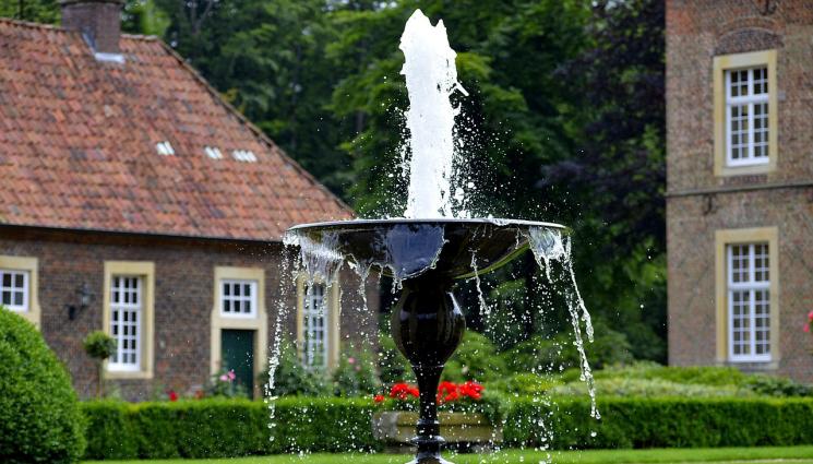 фонтани - Слагаме фонтани в градината (СНИМКА)