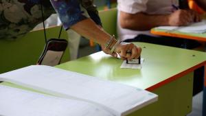 Изборният ден в страната започна нормално избирателните секции отвориха врати
