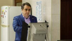Асен Василев гласуване