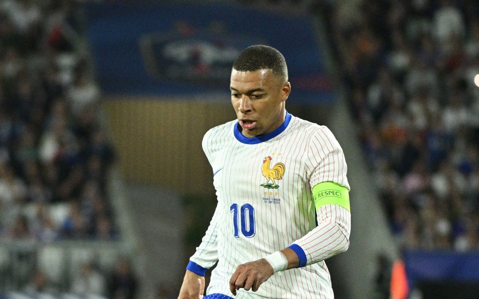 Килиан Мбапе няма проблеми да води атаката на Франция в първия им