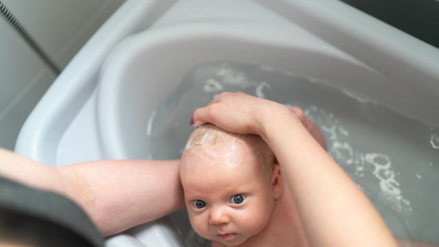 Д-р Петрова: Не е нужно ежедневно да къпем новороденото (ВИДЕО)