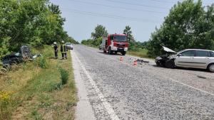 Двама водачи и дете пострадаха при катастрофа на път Е 80