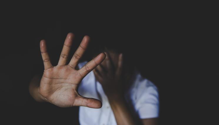 бой - ПО ВРЕМЕ НА СКАНДАЛ: Жена накълца мъжа си!