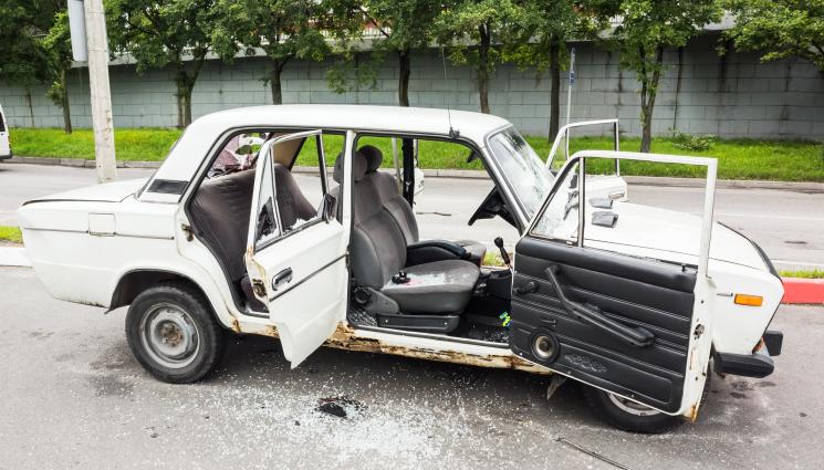 катастрофа - Дядо с Лада погуби жена си в тежка катастрофа, не спрял на знак „Стоп“