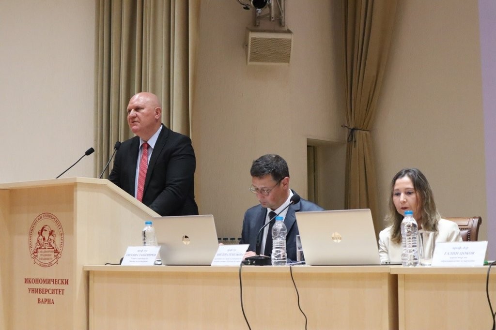 студенти зам министър