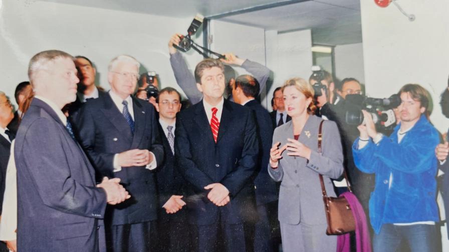 2002 г. Президентите на България и Исландия Георги Първанов и Олафур Рагнар Гримсон откриват производствената мощност Таблетен 3.