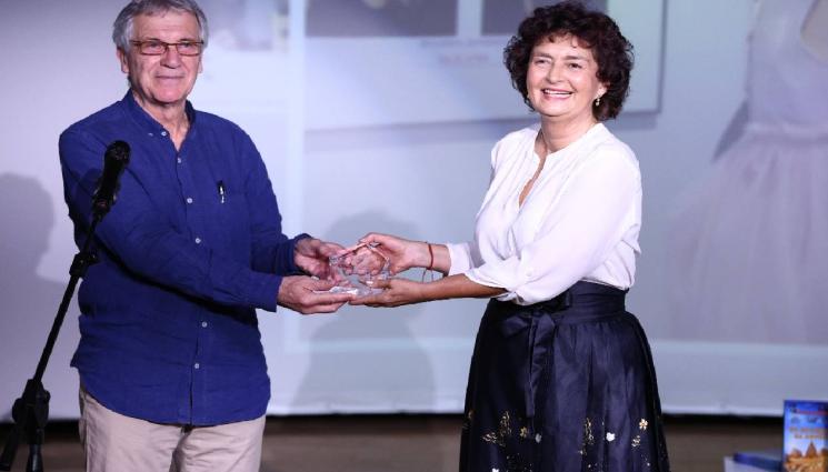 Гигова с награда АБУЖЕТ - БРАВО: Журналистка пътешественик грабна награда на името на Максим Минчев!