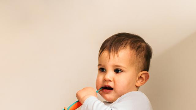  Колко често децата трябва да мият зъбите си? (ВИДЕО)