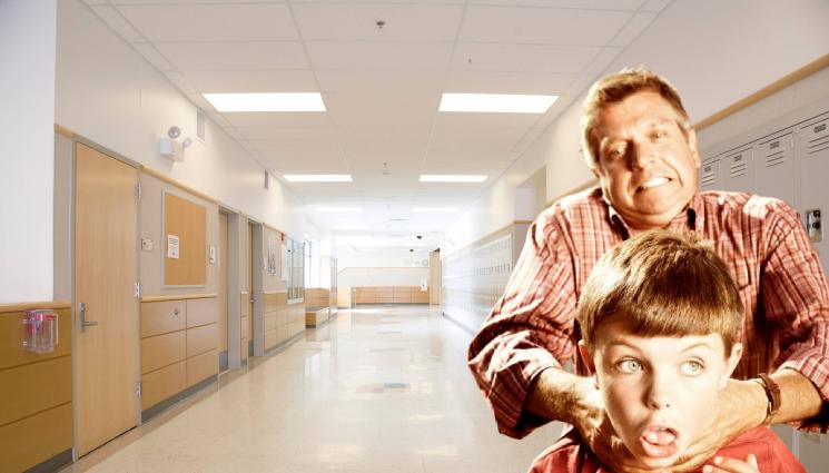 учител души ученик - ИЗПУШИ: Физкултурник хвана за гушата ученик, отказал да прави лицеви опори! (ВИДЕО+СНИМКИ)