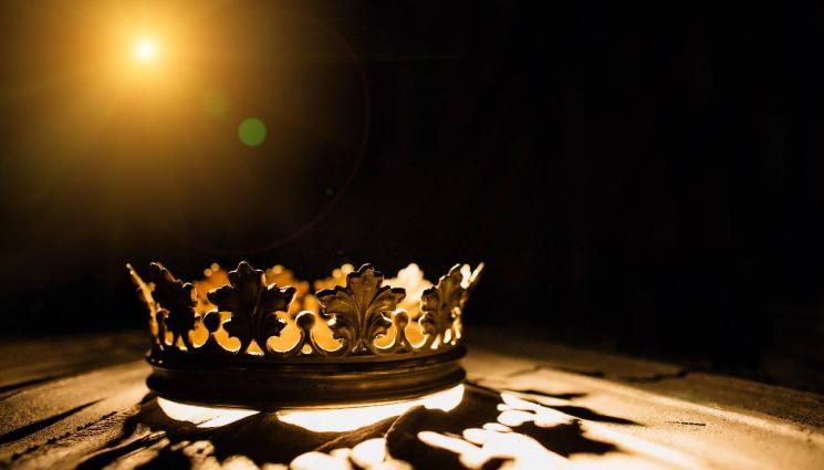 корона - ЗНАМЕНИТОСТИ С КРАЛСКА КРЪВ: 11 звезди роднини на монарси! (СНИМКИ)