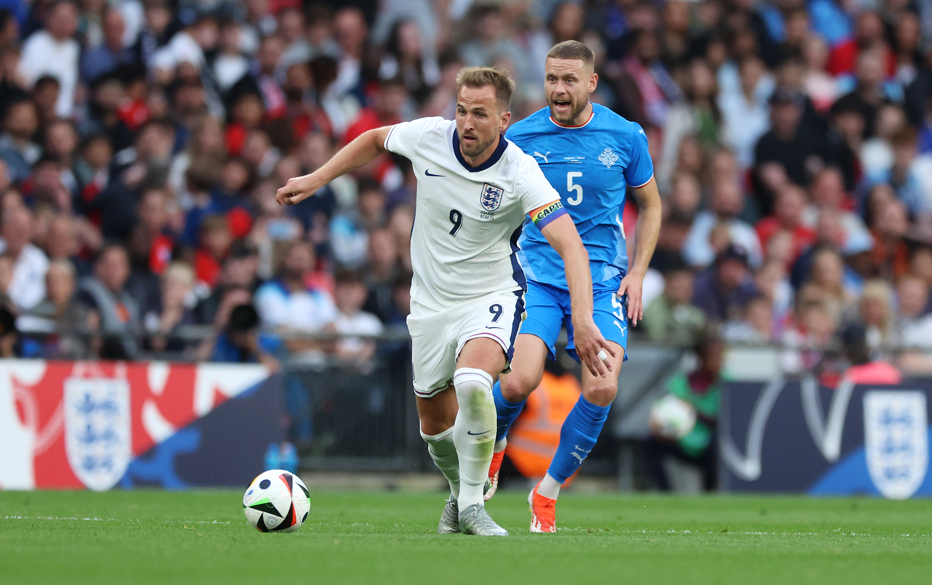 Хари Кейн Англия