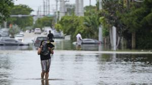 Голяма част от Южна Флорида бе обхваната от силни дъждове