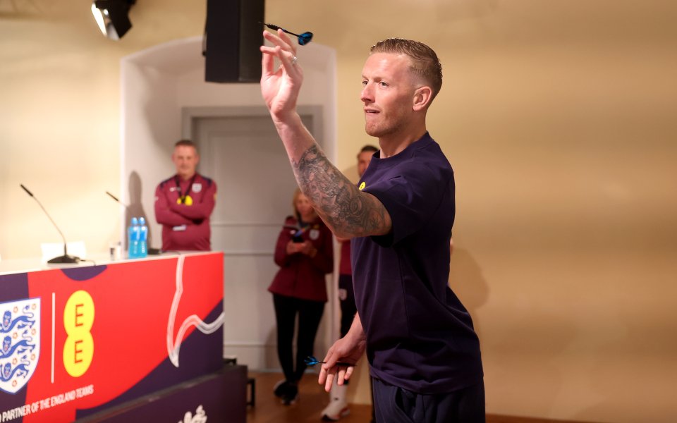 Английският национален отбор от няколко дни е в Германия и