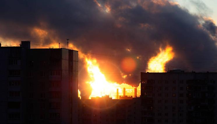 взрив сграда - Брутален взрив в голям европейски град, има загинали и ранени