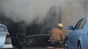 Пожар избухна в гараж използван за автосервиз на южния околовръстен