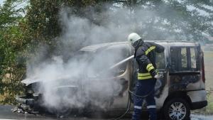 Автомобил се запали в движение и изгоря на пътя Димитровград