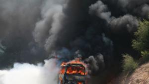 Пожар пламна в автобус в Кресна съобщиха от полицията Инцидентът