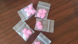 Иззеха таблетки реагиращи на опиат от двама младежи в Пирдоп