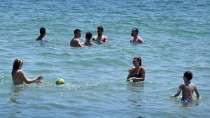 Отпадат ограниченията за къпане в морето край Кранево съобщиха от